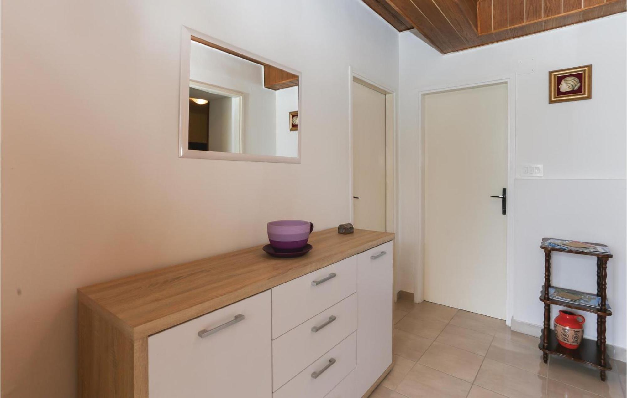 2 Bedroom Stunning Apartment In Kastel Kambelovac Kaštela Exterior foto